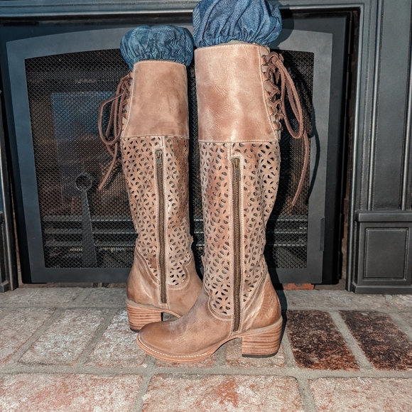 Stylish Tan Knee-High Boots - Picture 5 of 9